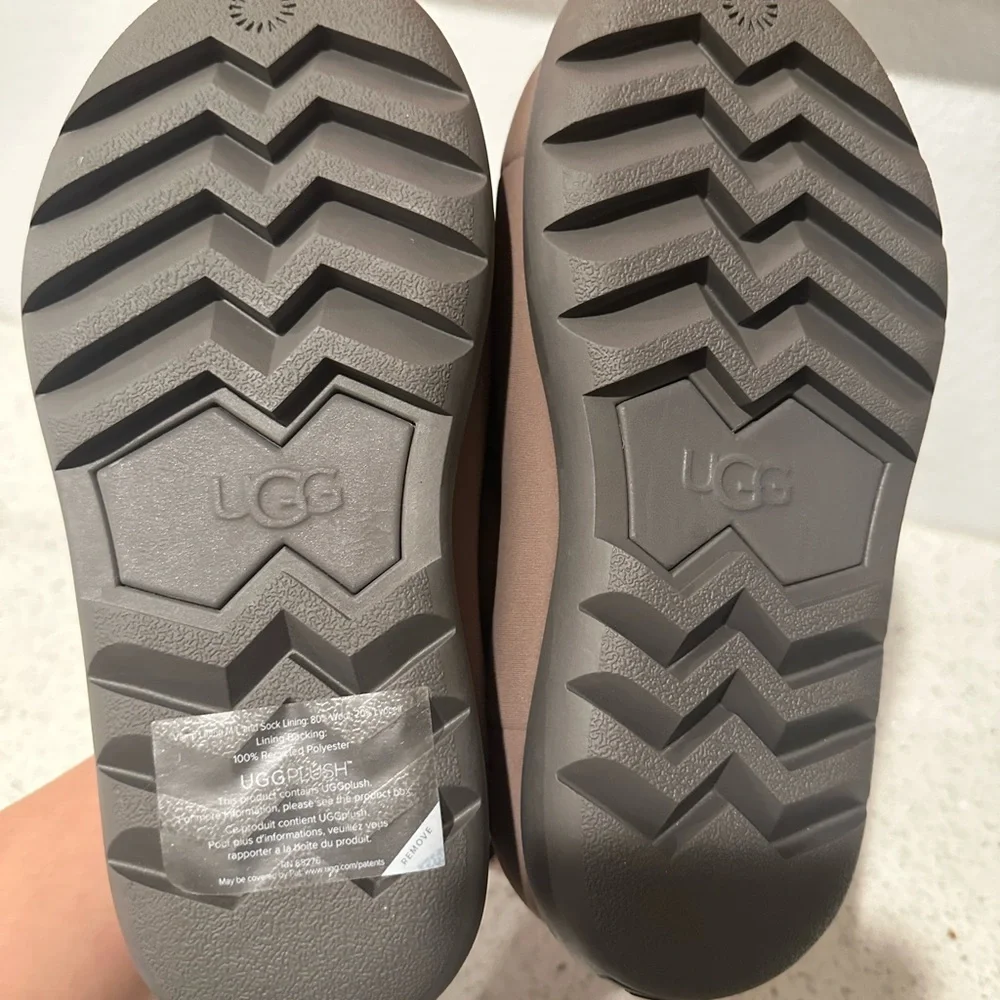 UGG - Picture 6 of 10
